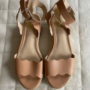 NWOT Vince Camuto Beige/Tan Leather Sandals with Ankle Strap